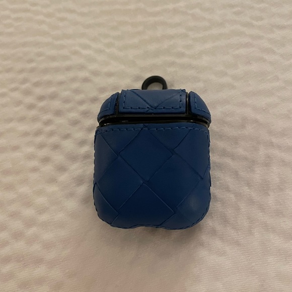 Bottega Veneta Blue Leather Airpods Case With Keychain Clip - Picture 2 of 7